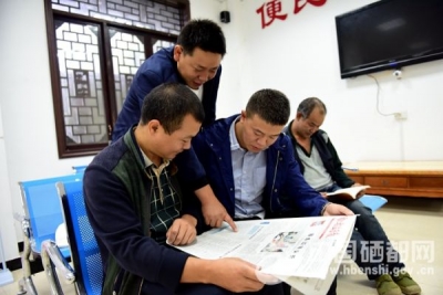 沐　抚：廉政图书角进村居（图）