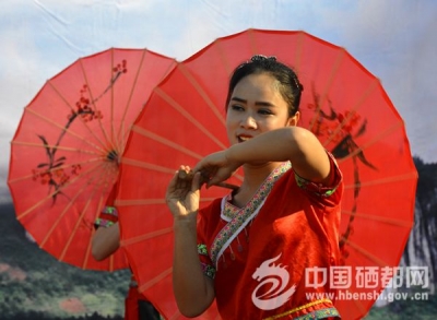 恩施大峡谷热气球旅游节“小飞峡环游”启动发车（图）