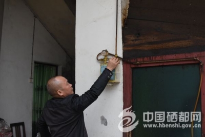 崔家坝：为农户沼气“体检”