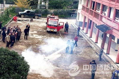 太阳河：为福利院老人送去“消防安全套餐”（图）