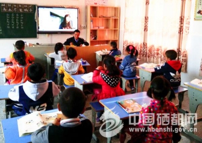 新　塘：关爱未成年人法制公益课堂开课