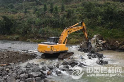 盛家坝：拆除旧铺河拦河坝（图）