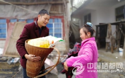 市领导到红土乡调研督办精准扶贫工作 