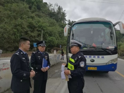 恩施市公安局加强道路交通安全管理 保障群众安全出行