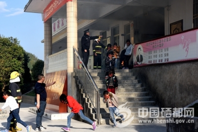 崔家坝：消防安全进校园（图）