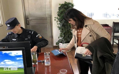 小钱包显大爱 民警及时帮助群众找回遗失钱包
