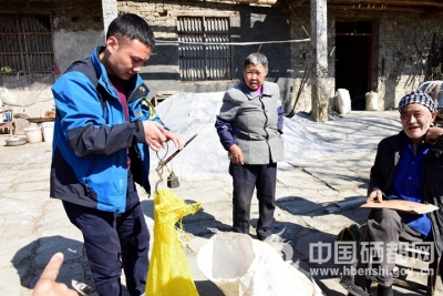 沐　抚：驻村工作队“内销”农产品促脱贫