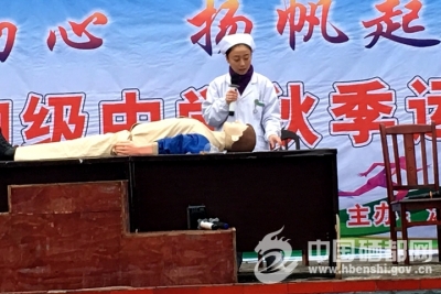 沐　抚：心肺复苏知识进校园（图）