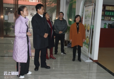 宋悦明调研我市社区基层组织建设