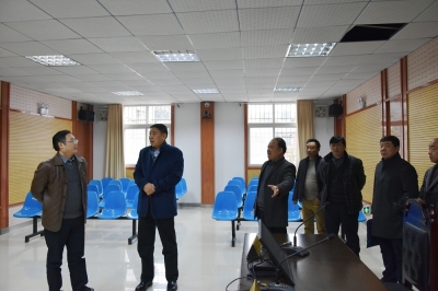 省高院检查组到崔坝法庭检查“示范人民法庭”创建工作
