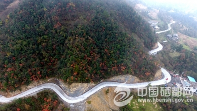 （图片新闻）路网建设“筑”富路