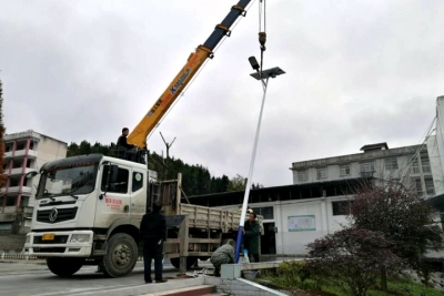 盛家坝：二十二盏景观灯 扮靓盛中校园（图）