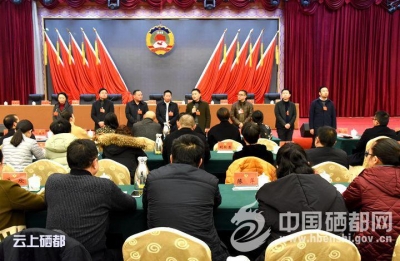 (聚焦两会)市领导看望政协参会人员（图）