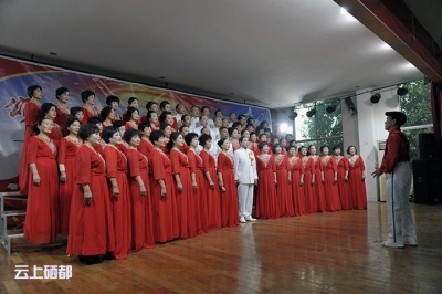 恩施市老年大学十九大文艺汇演精彩纷呈(图)