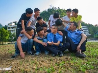 图说2017：恩施检察官爱上“山里娃”