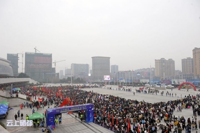 绿跑恩施城 激情迎新年(图)