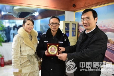 尹达到恩施市看望慰问恩施楷模代表