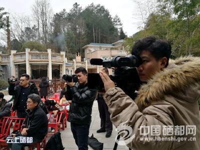 恩施电视台“春到贫困村”融媒体采访团走进恩施市