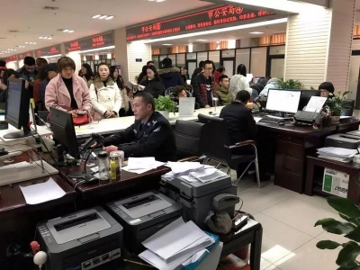 恩施市公安局出入境管理大队积极应对节后办证高峰