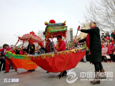 （图片新闻）文艺娱乐迎新春