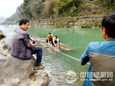 沐抚“尖刀班”排查渡口安全隐患