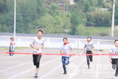 龙凤龙马民族学校举行春季田径运动会
