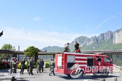 大峡谷民兵集训练技能