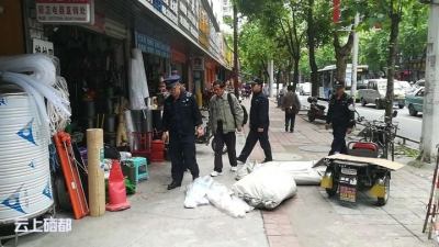恩施城管开展市容环境秩序大整治迎“五一”