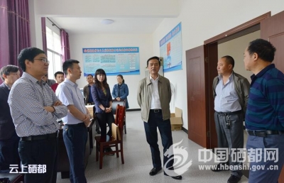 向前进：放下架子 沉下身子 做实做细扶贫工作  