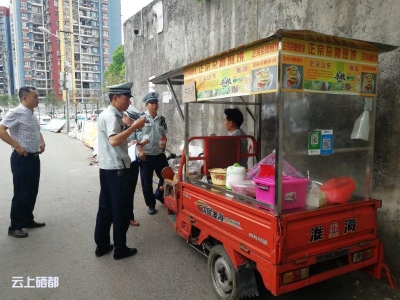 市城管局：整治学院路一巷黄家峁路段市容环境
