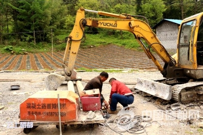 （精准扶贫）扶贫路上铺富路
