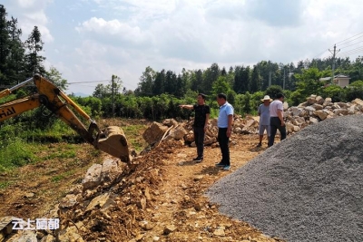 屯　堡：建设文化广场 助力乡村振兴