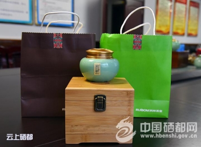 恩施市为玉露茶选“新衣”