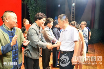 恩施市党员干部齐看南剧同找“初心”