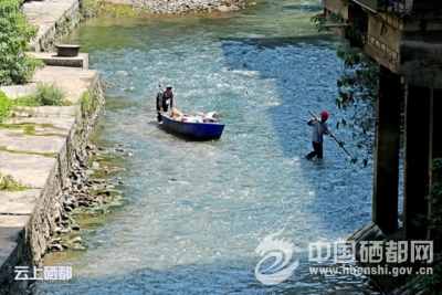 州城龙洞河河道保洁常态化