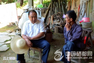 市领导到白果乡督导农村危房改造工作