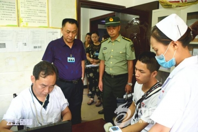 白 果：启动2018年度征兵体检工作