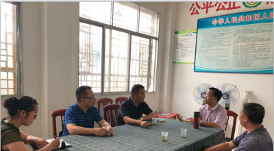 州中心副主任石小刚同志到恩施市三元坝村看望尖刀班成员