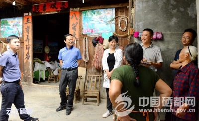 向前进：改进作风 以实取胜 决胜脱贫攻坚
