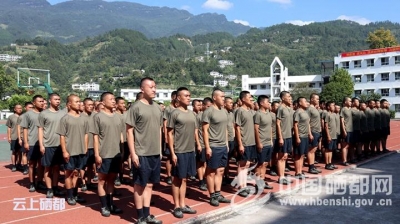 舞阳坝：慰问新兵役前训练营