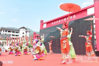 缘定女儿会——2018土家女儿会在龙马风情小镇开幕