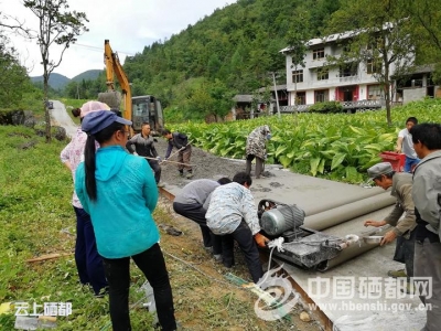 板　桥：群策群力“补短板” 道路硬化正当时