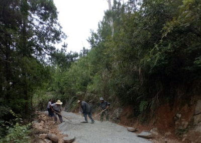 农闲时节修路忙