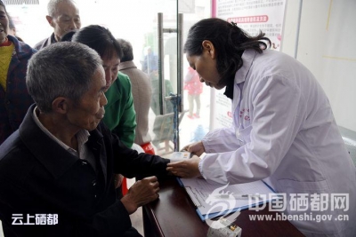 “医院”送到家门口　义诊活动暖人心