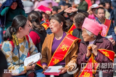 （五佳五好）山旮旯里好婆媳登上领奖台