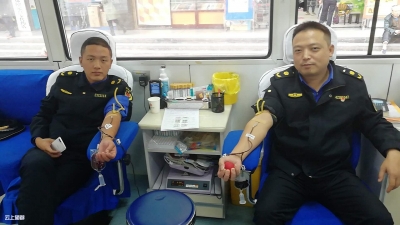 市城管执法局：城管队员无偿献血献爱心（图）