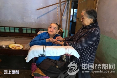 （五佳五好）母爱似海！慈母默默照顾瘫儿44年