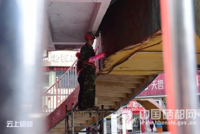 修缮天桥展新容 