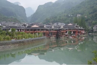 青山绿水，阳光草坪，垂钓竞技......龙马风情小镇“使用说明书”来了，拿走收好