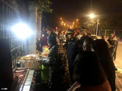 恩施城管执法部门常态化管理夜间市容秩序（图）
